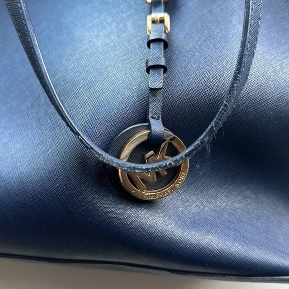 Michael Kors Jet Set Navy Tote - Picture 9 of 10